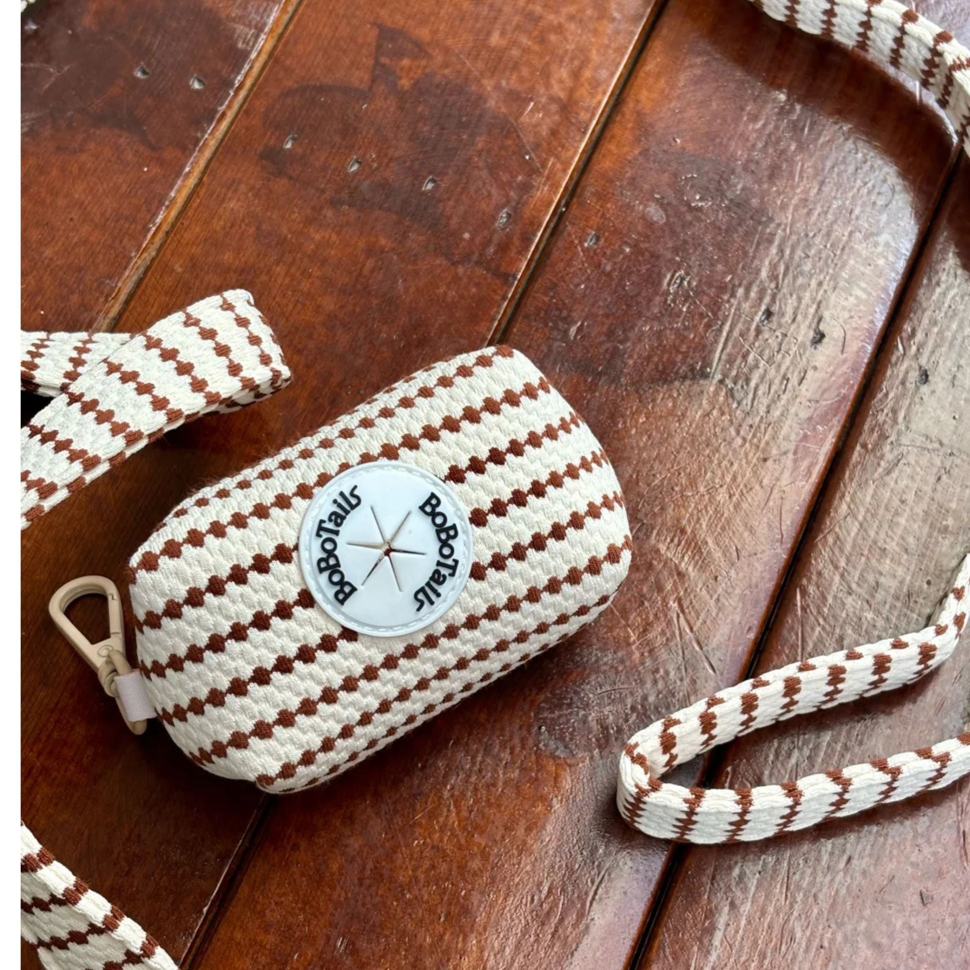 Small grain poop bag holders for leashes