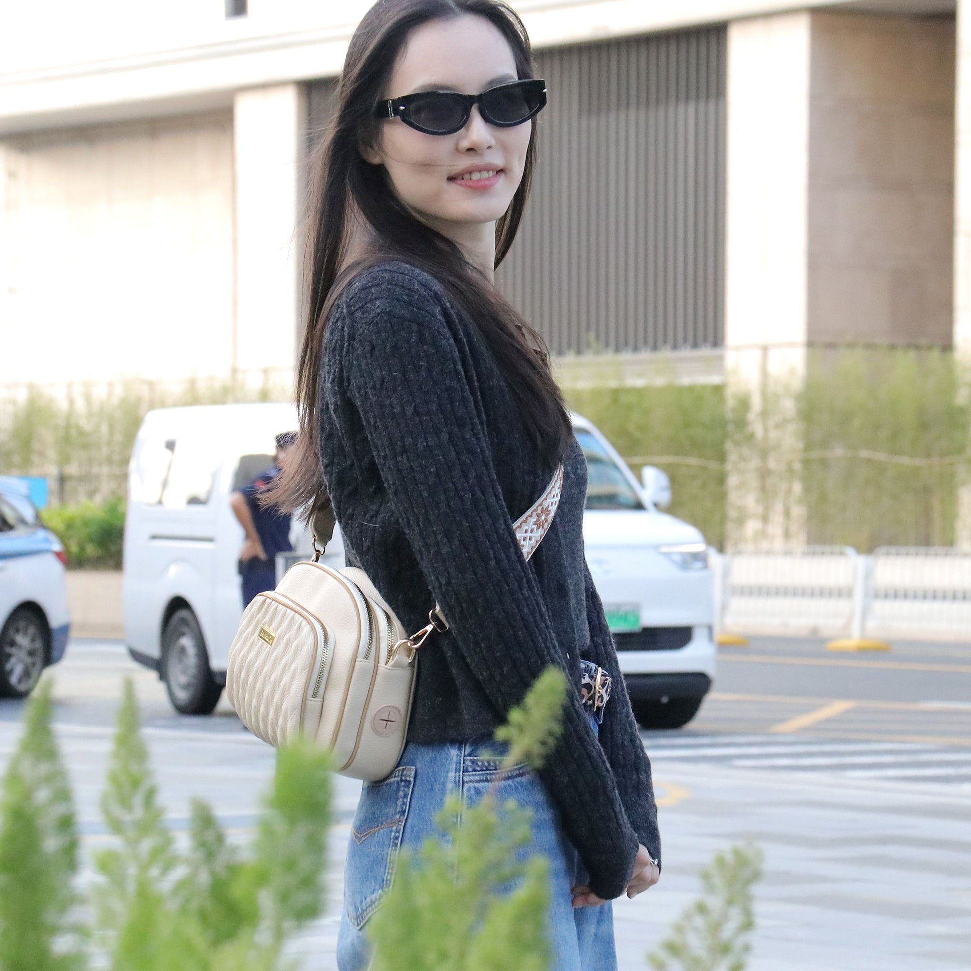 Sac à bandoulière pour promener son chien – Élégant et pratique pour toutes les mamans de chiens | Bobotails