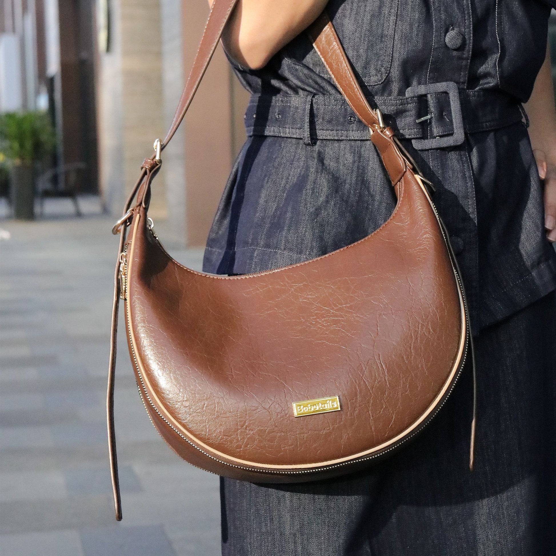 Sac Crescent – Élégant sac à bandoulière incurvé pour les mamans d'animaux stylées | Bobotails