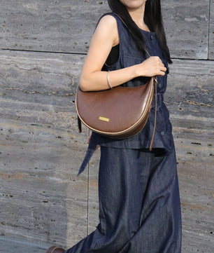 Sac Crescent – Élégant sac à bandoulière incurvé pour les mamans d'animaux stylées | Bobotails