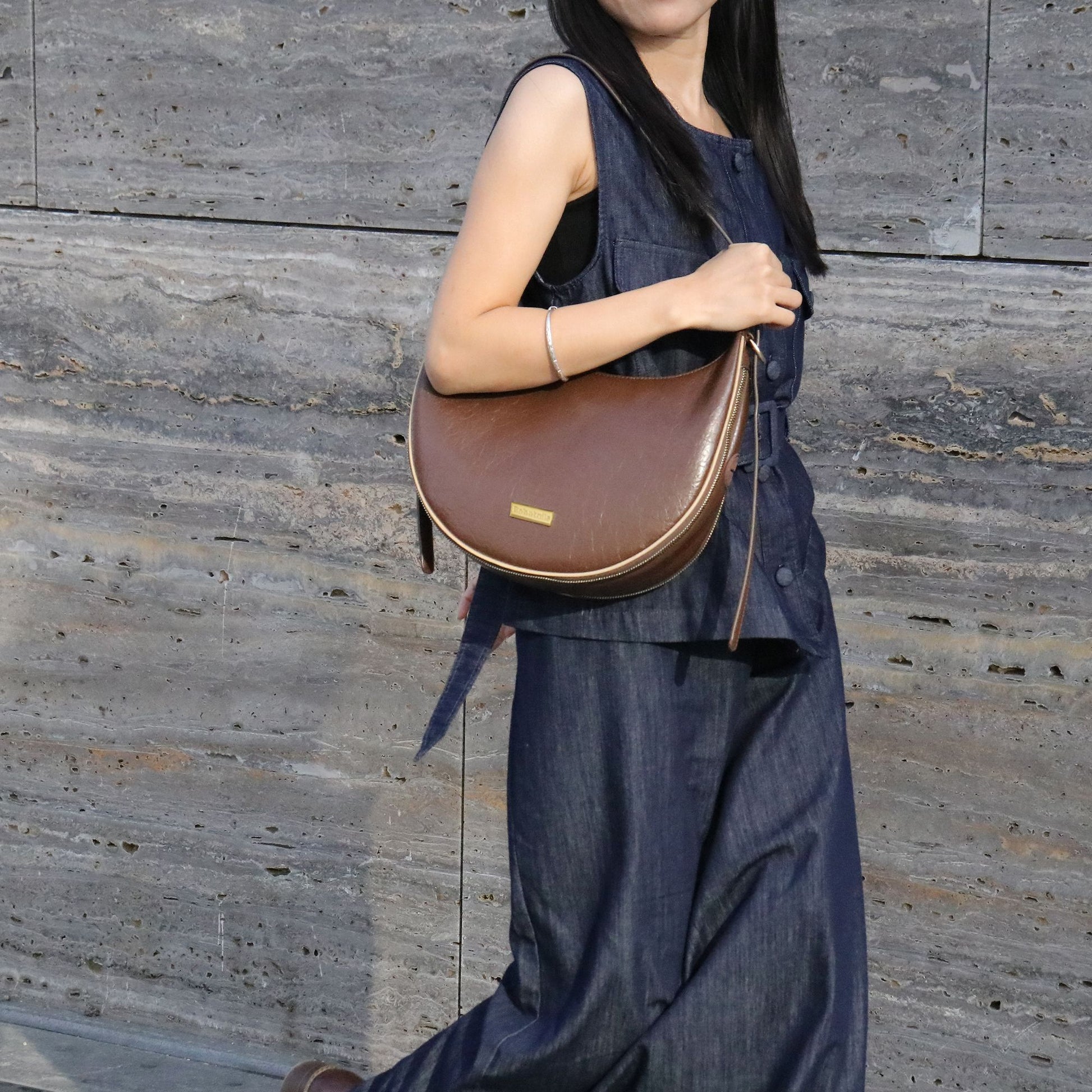 Sac Crescent – Élégant sac à bandoulière incurvé pour les mamans d'animaux stylées | Bobotails